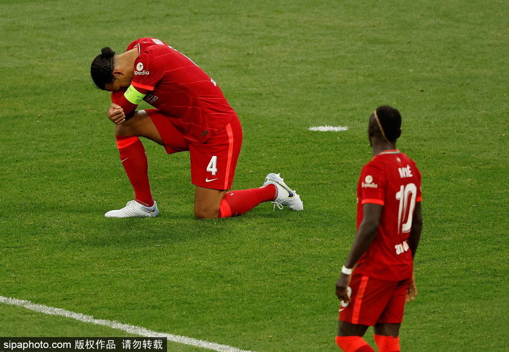 包含燕山鲸鲨队鏖战东海黑豹队，篮球超级杯读秒绝平，转换速度占优。冲刺阶段不容有失的词条