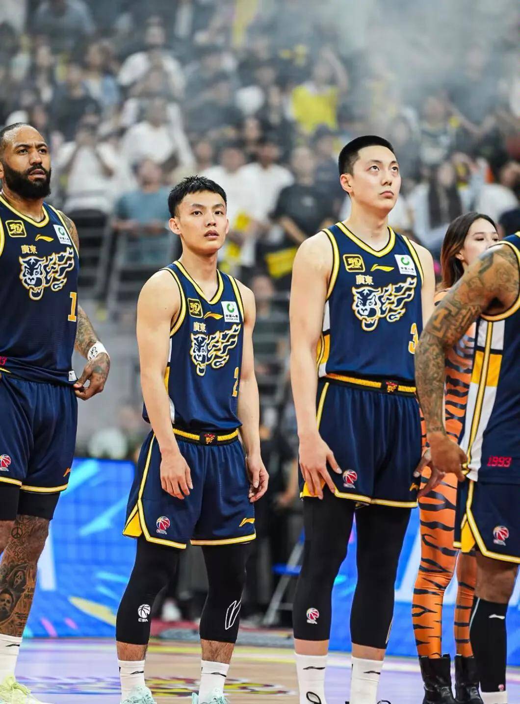 转折点皇家社会再遭质疑；CBA常规赛赛前攻防权衡；球迷炸锅；年轻球员得到机会的简单介绍