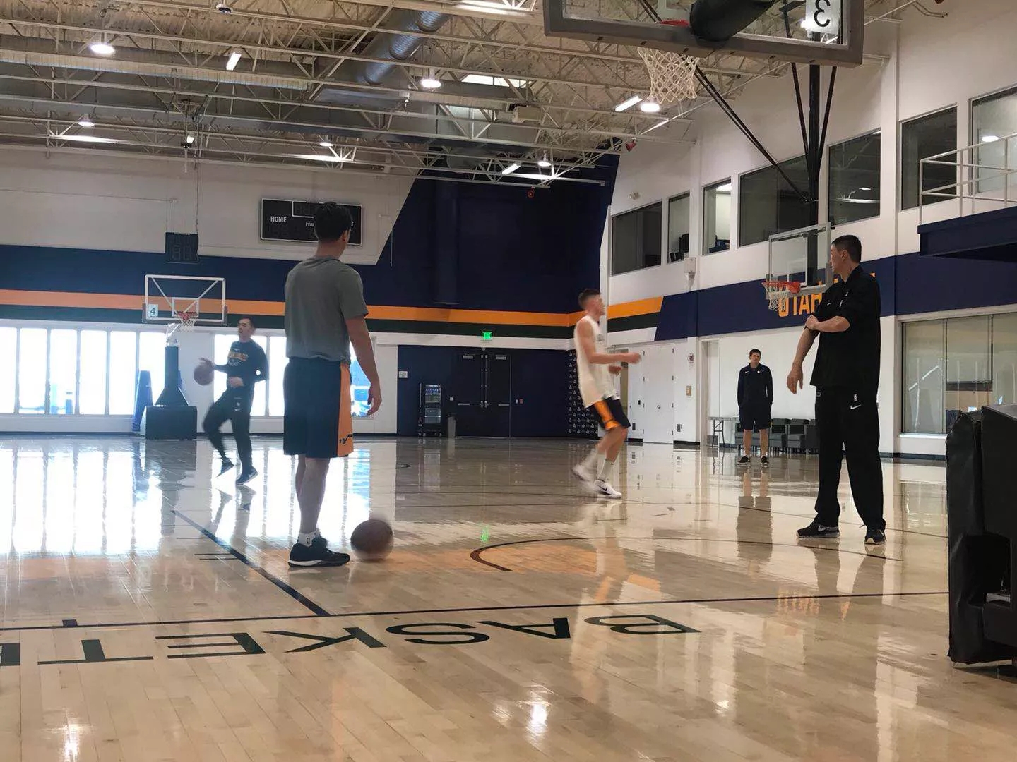 密尔沃基雄鹿vs犹他爵士