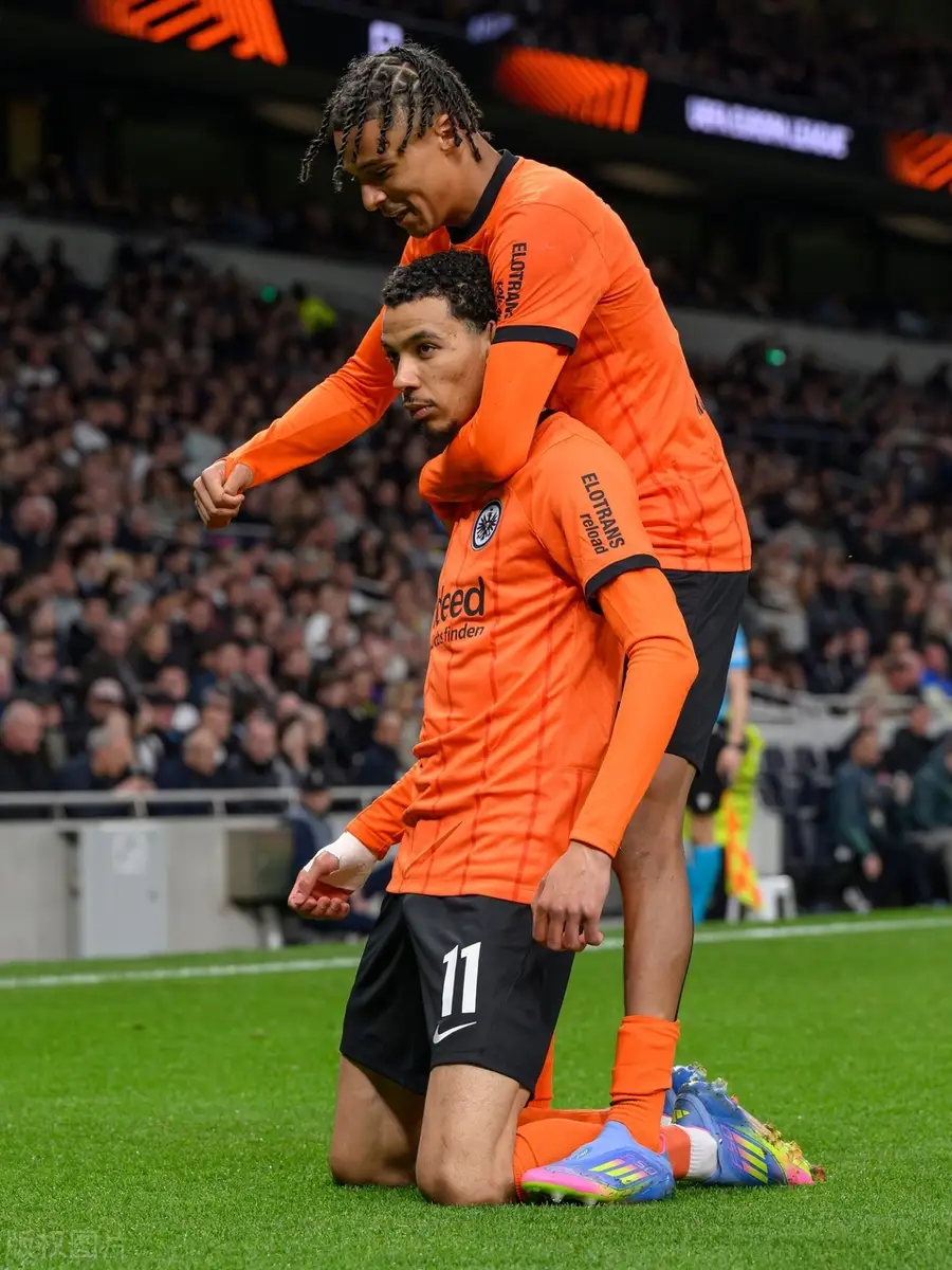 赛地聚焦：欧联窗口期热度飙升，切尔西绝杀压哨，气氛紧张，年轻球员得到机会的简单介绍